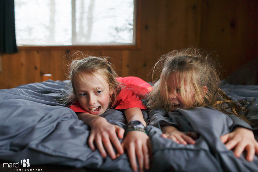 Kids jumping on bed - Corvallis photographer