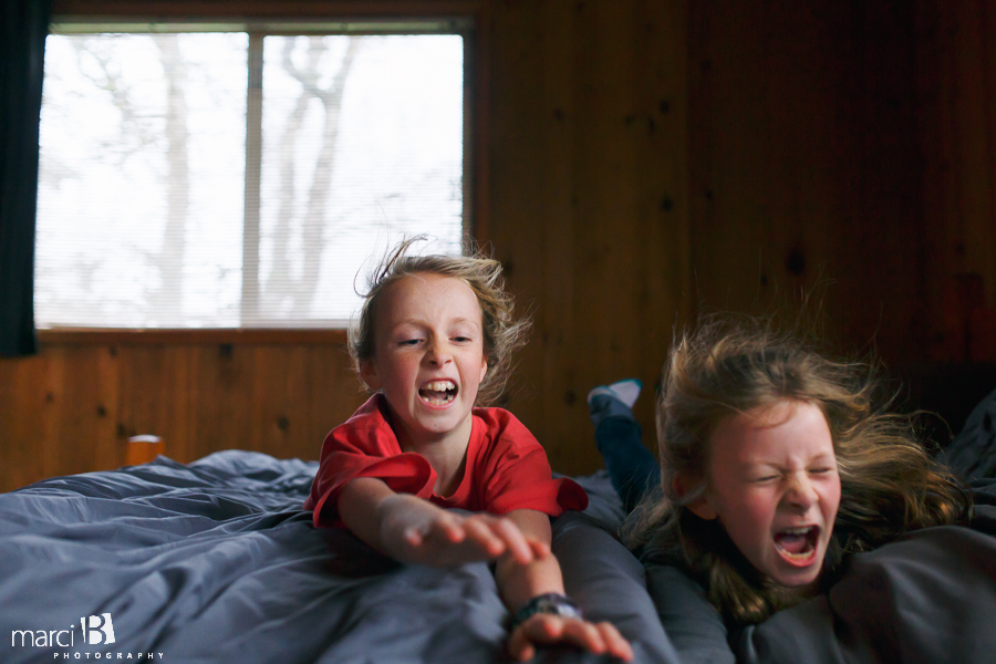 Kids jumping on bed - Corvallis photographer