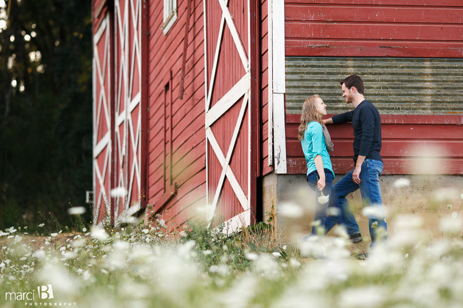 Engagement photography - big red barn