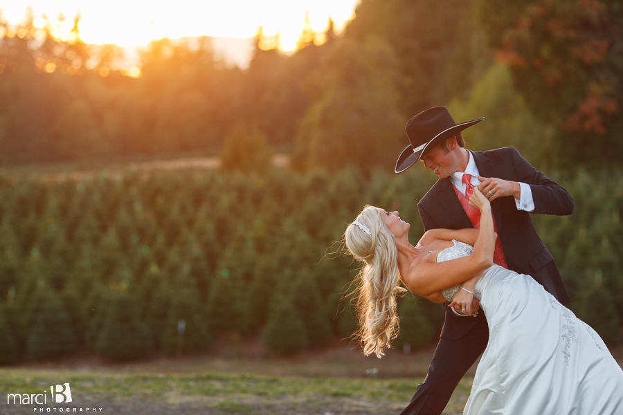 bride and groom portraits - sunset photos - country wedding - cowboy hat