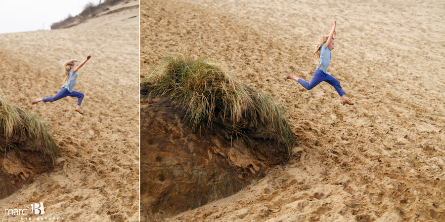Playing on the dunes - Children's photographer - Oregon Coast