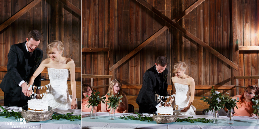 Corvallis wedding photography - cutting the cake