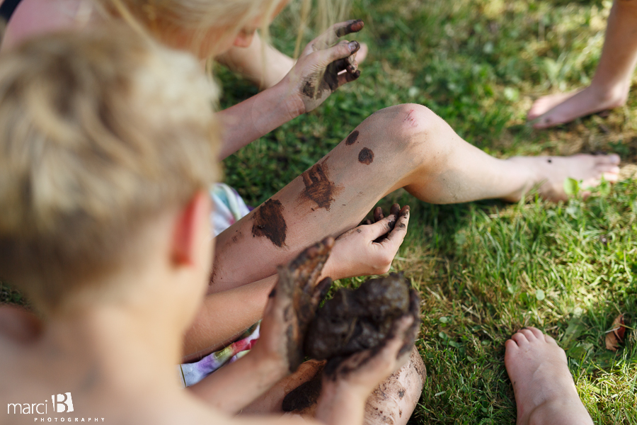 Children's lifestyle summer photos - playing in the yard - mud