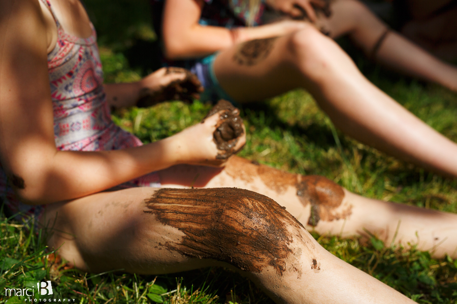 Children's lifestyle summer photos - playing in the yard - mud - summer photos