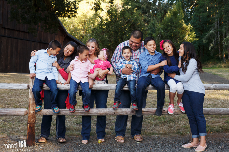 Corvallis family photography - Beazell Memorial Forest - family photos - pictures - large group family photos - large family photo posing