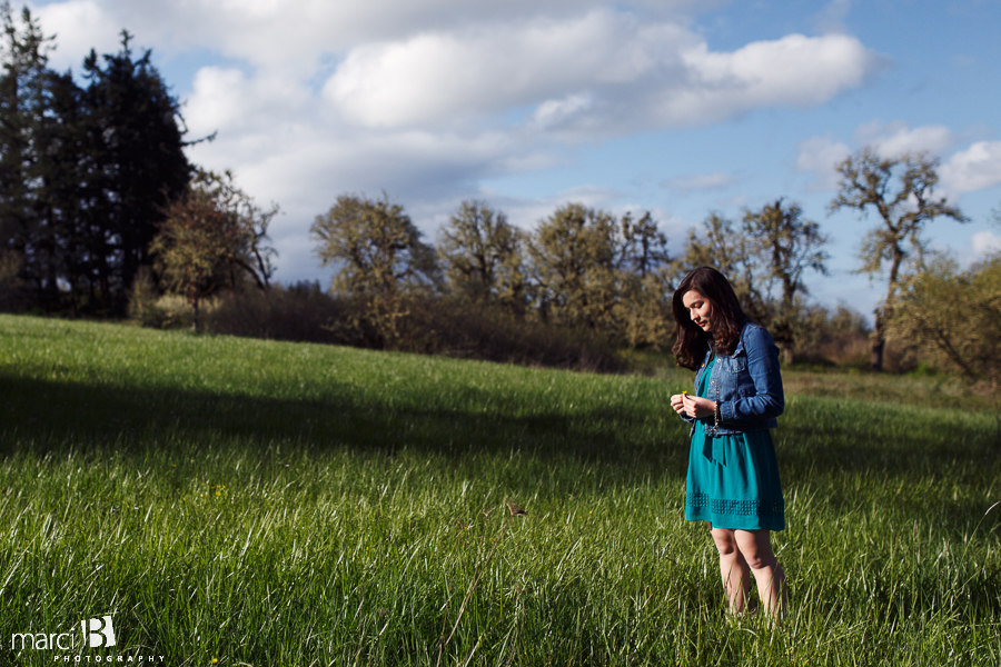 Corvallis Senior Portrait - Finley Wildlife Refuge - Outdoor senior pictures