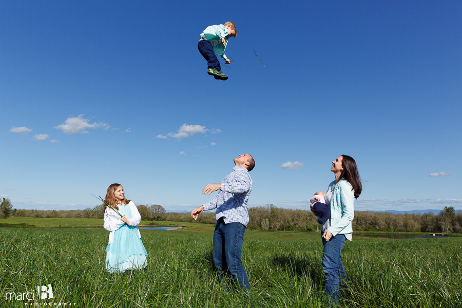 Corvallis Family Photographer - family picture - Finley Wildlife Refuge