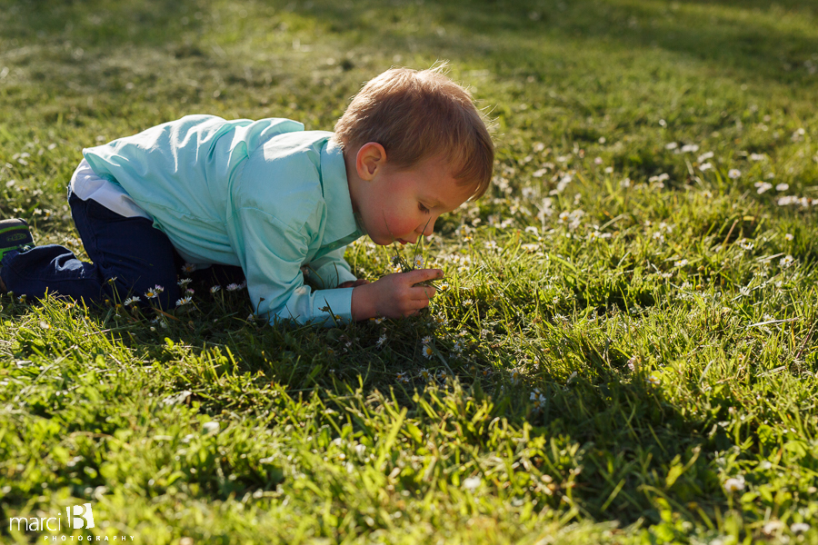 Corvallis Family Photographer - family picture - Finley Wildlife Refuge - toddler boy in the grass
