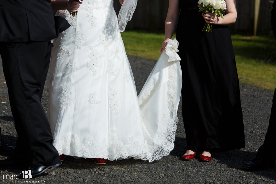 Newport wedding photography - Oregon wedding photographer - beach wedding 