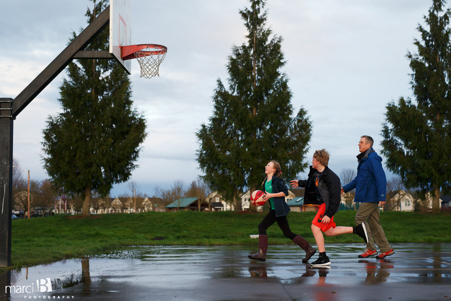 family playing basketball - family photography