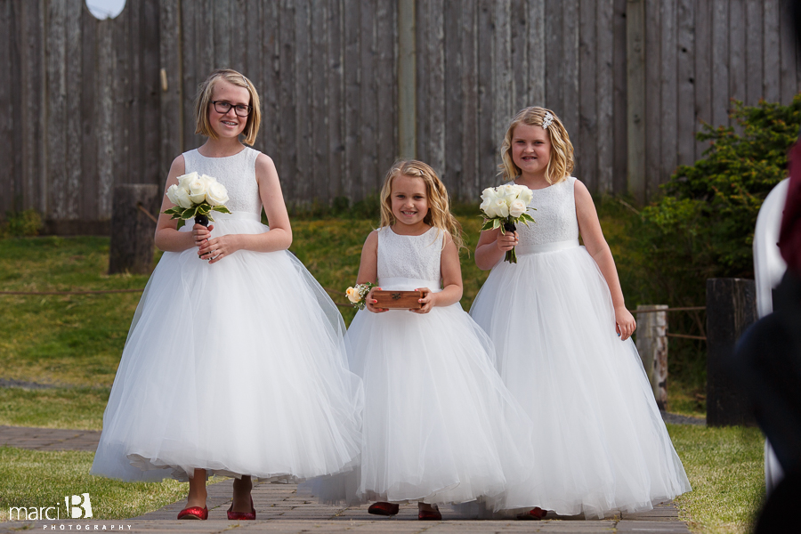 Newport wedding photography - Oregon wedding photographer - beach wedding - flower girls in white dresses