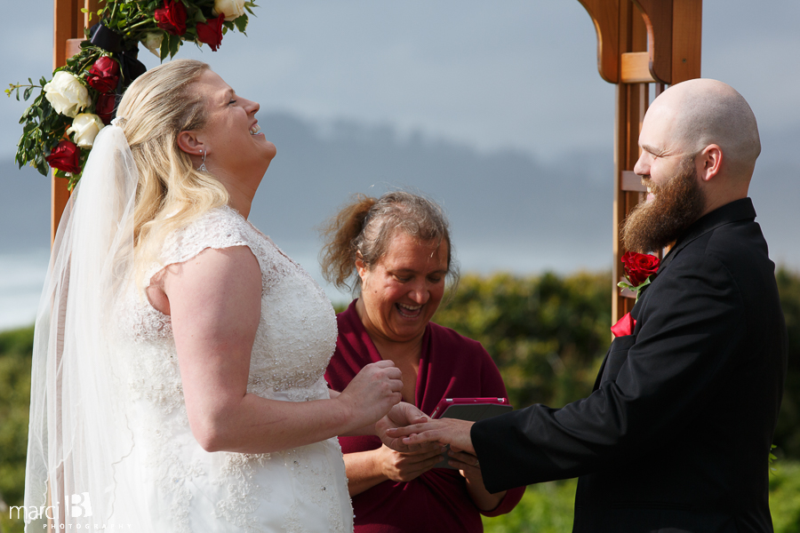 Newport wedding photography - Oregon wedding photographer - beach wedding - exchanging rings