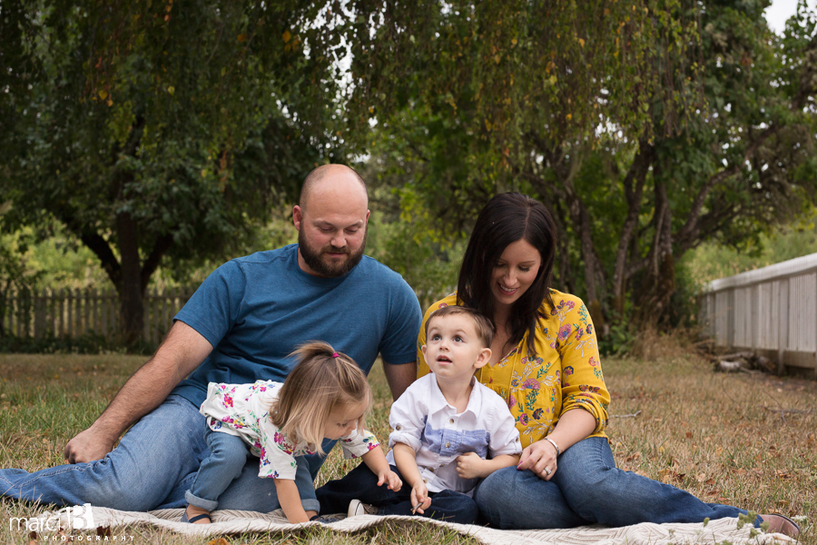 family pictures - finley wildlife refuge - corvallis photographer