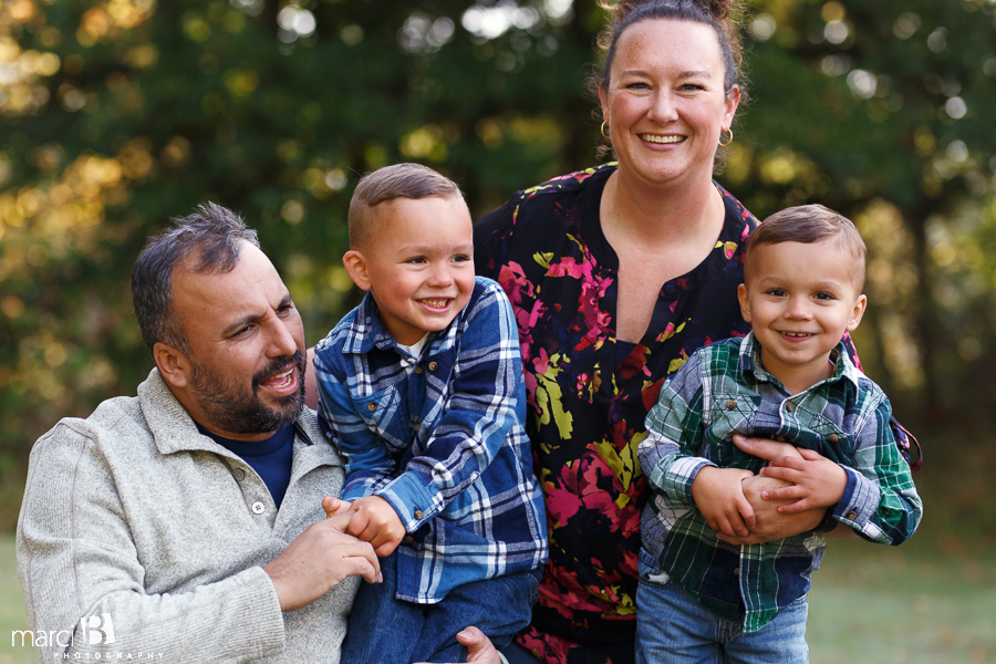 fall family photos - Corvallis photography - family photographer - photos of kids playing in leaves