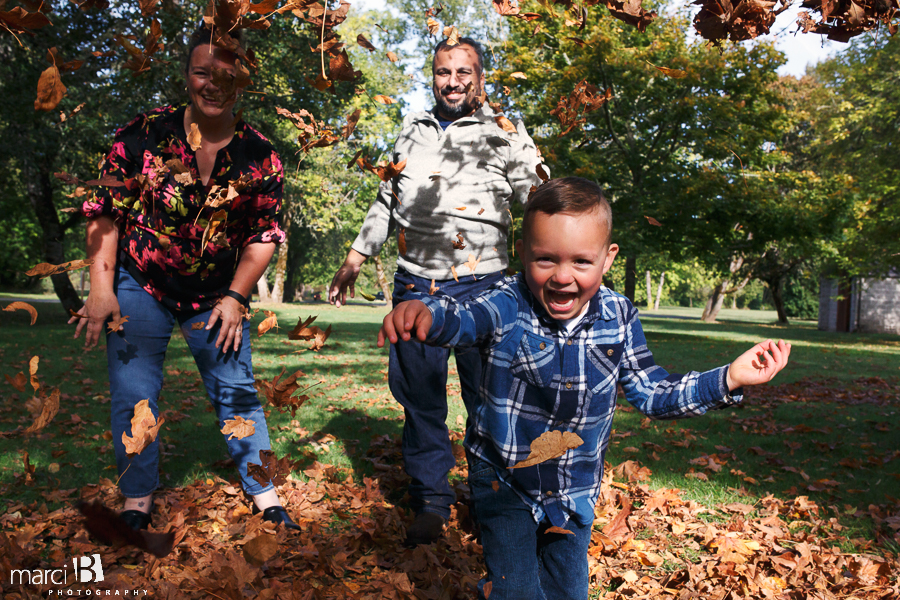 fall family photos - Corvallis photography - family photographer - photos of kids playing in leaves - boys in plaid