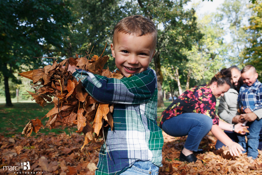 fall family photos - Corvallis photography - family photographer - photos of kids playing in leaves - boys in plaid