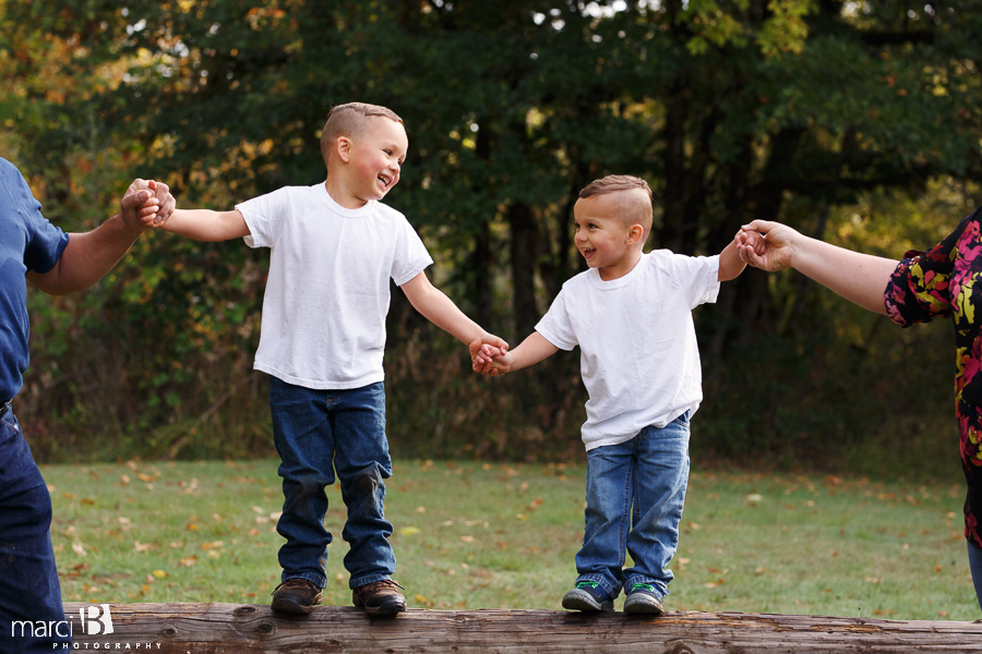 fall family photos - Corvallis photography - family photographer - photos of kids playing in leaves - boys in plaid