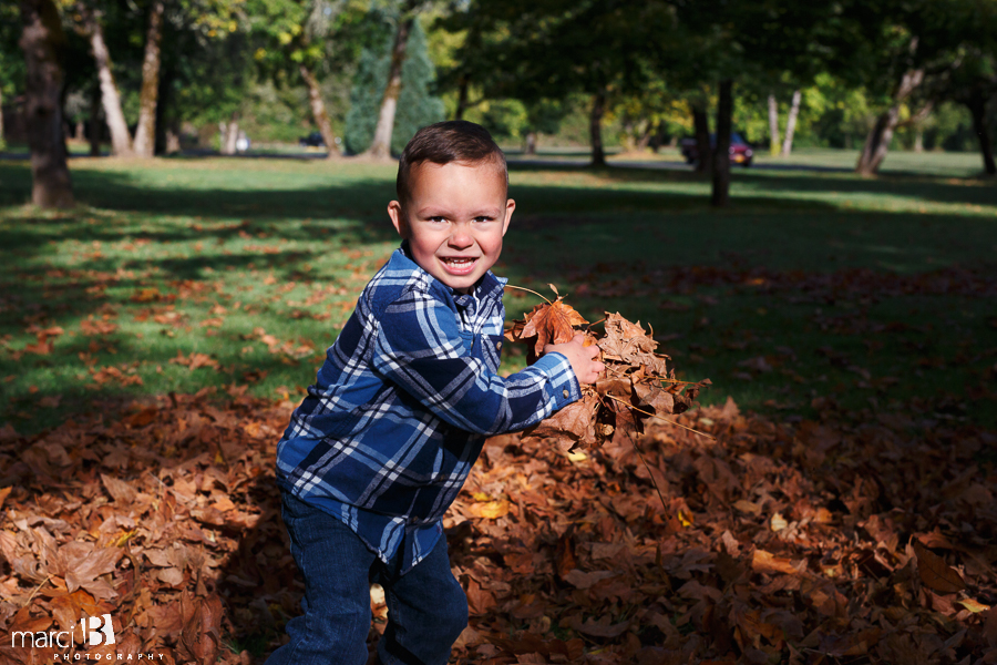 fall family photos - Corvallis photography - family photographer - photos of kids playing in leaves - boys in plaid