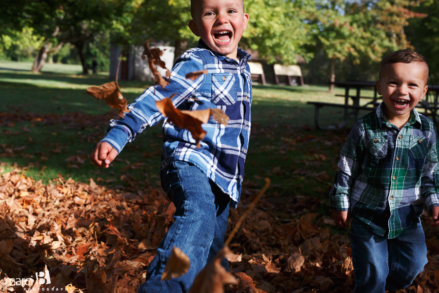 fall family photos - Corvallis photography - family photographer - photos of kids playing in leaves - boys in plaid