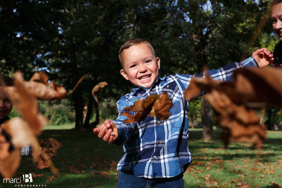 fall family photos - Corvallis photography - family photographer - photos of kids playing in leaves - boys in plaid