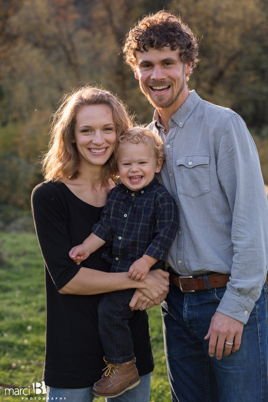 family photos - pictures on a farm - young family photos - Corvallis photographer - fall family portraits