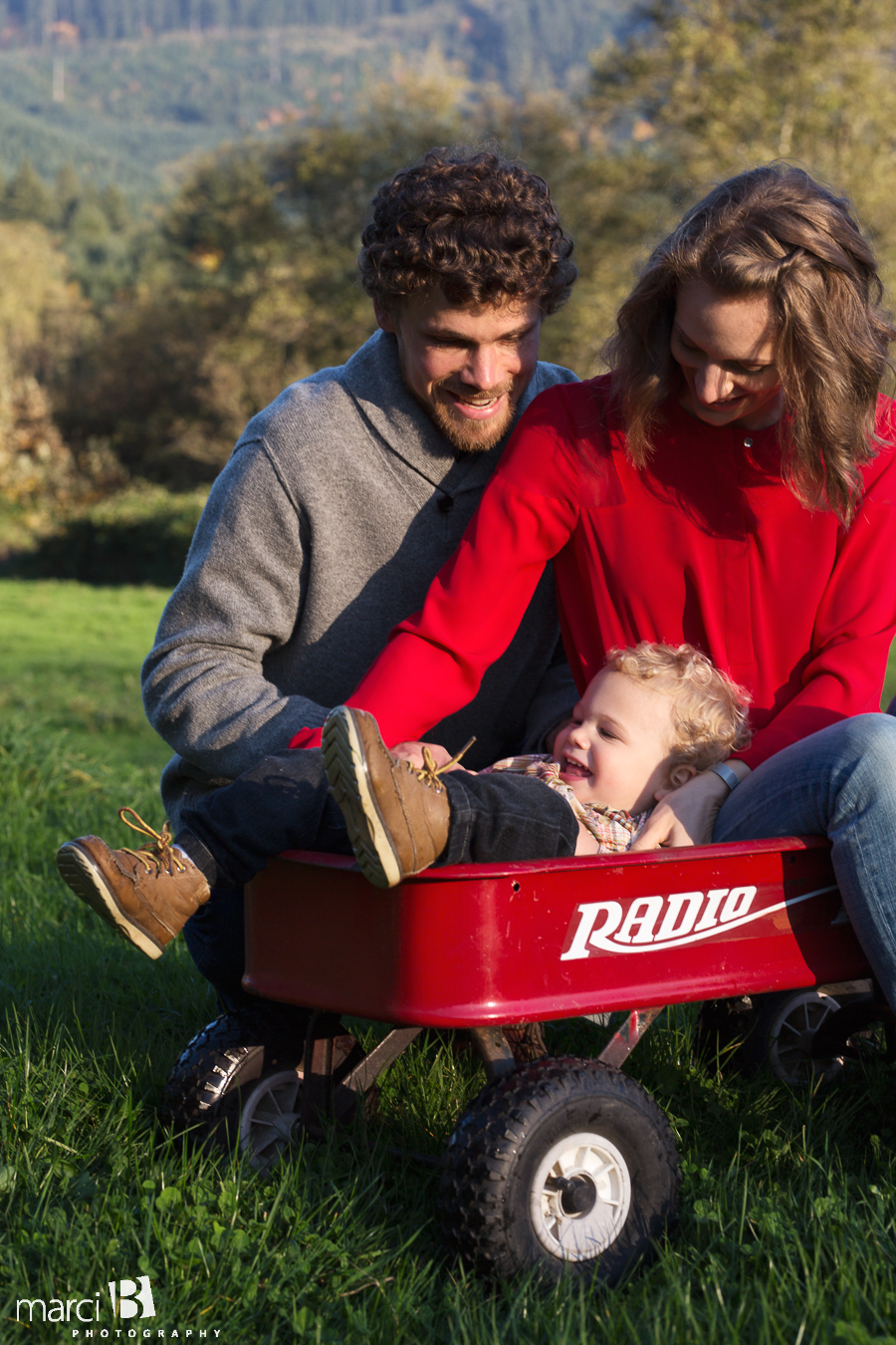 family photos - pictures on a farm - young family photos - Corvallis photographer - fall family portraits