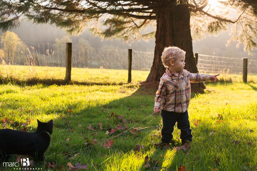 family photos - pictures on a farm - young family photos - Corvallis photographer - fall family portraits