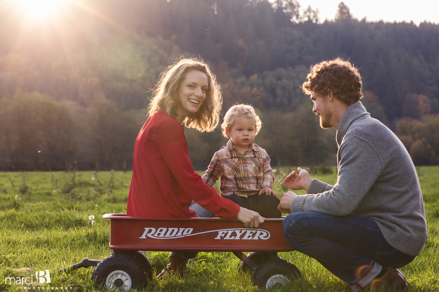 family photos - pictures on a farm - young family photos - Corvallis photographer - fall family portraits