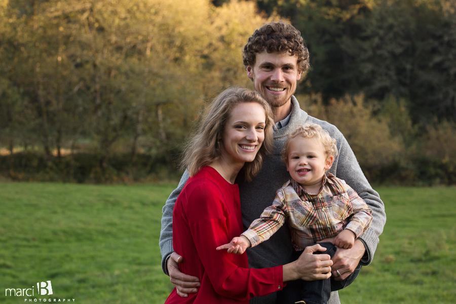 family photos - pictures on a farm - young family photos - Corvallis photographer - fall family portraits