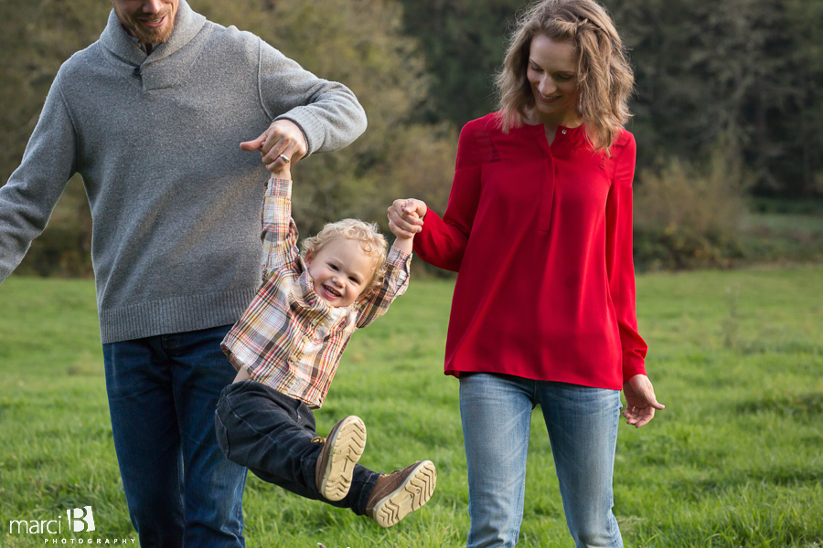 family photos - pictures on a farm - young family photos - Corvallis photographer - fall family portraits