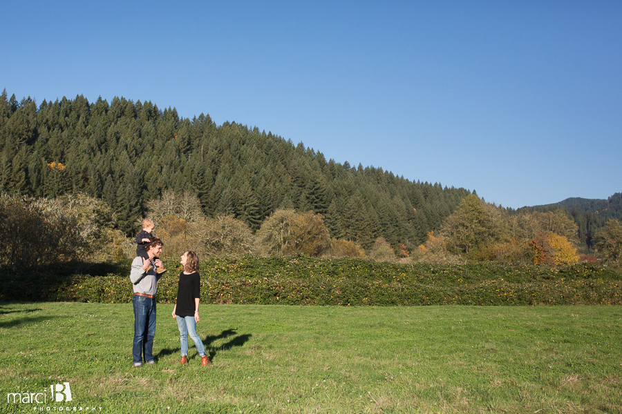 family photos - pictures on a farm - young family photos - Corvallis photographer - fall family portraits