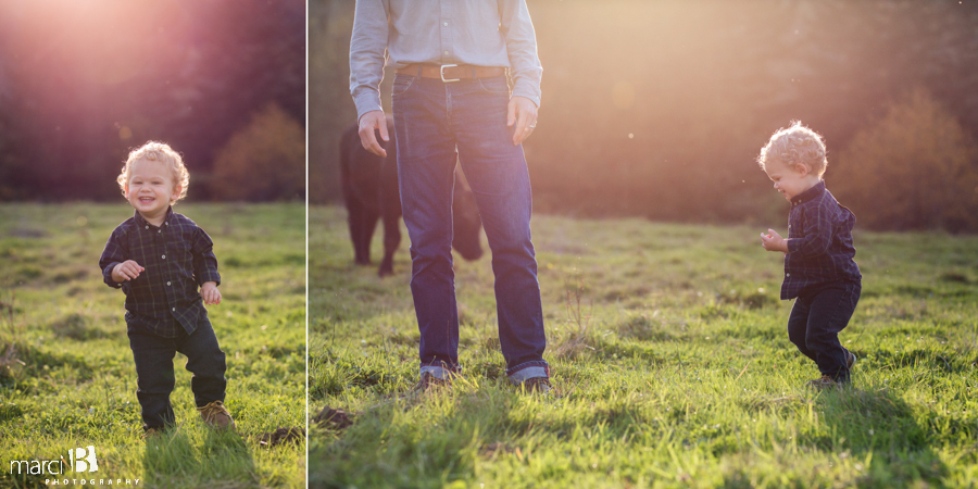 family photos - pictures on a farm - young family photos - Corvallis photographer - fall family portraits