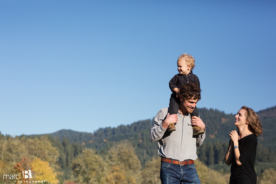 family photos - pictures on a farm - young family photos - Corvallis photographer - fall family portraits