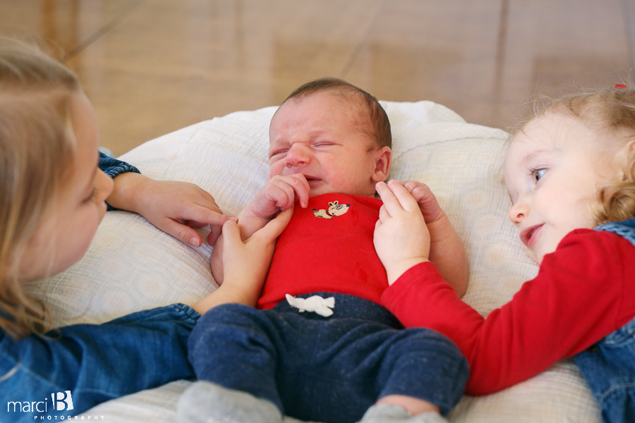 newborn photography - baby portraits - photos of newborn baby and siblings