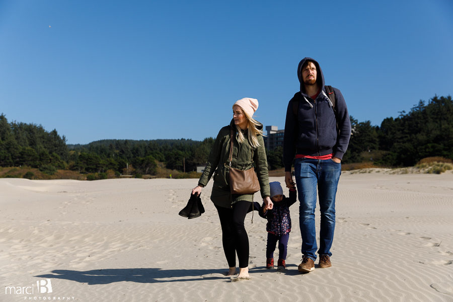 adventure photography - family photographer - oregon photos - nature and family pictures - adventure photography session - photos of family adventure - oregon vacation photographer - corvallis photographer - oregon coast range