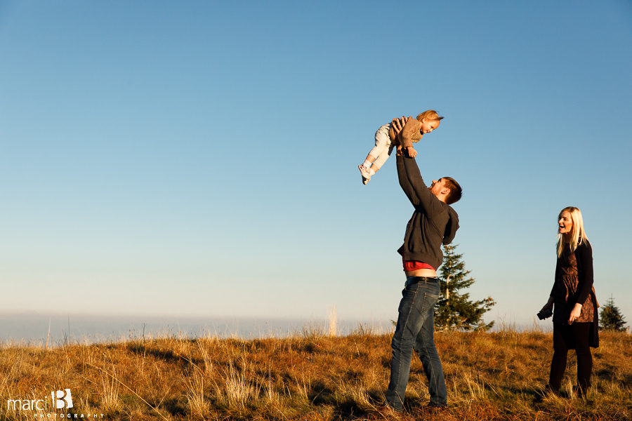 adventure photography - family photographer - oregon photos - nature and family pictures - adventure photography session - photos of family adventure - oregon vacation photographer - corvallis photographer - oregon coast range