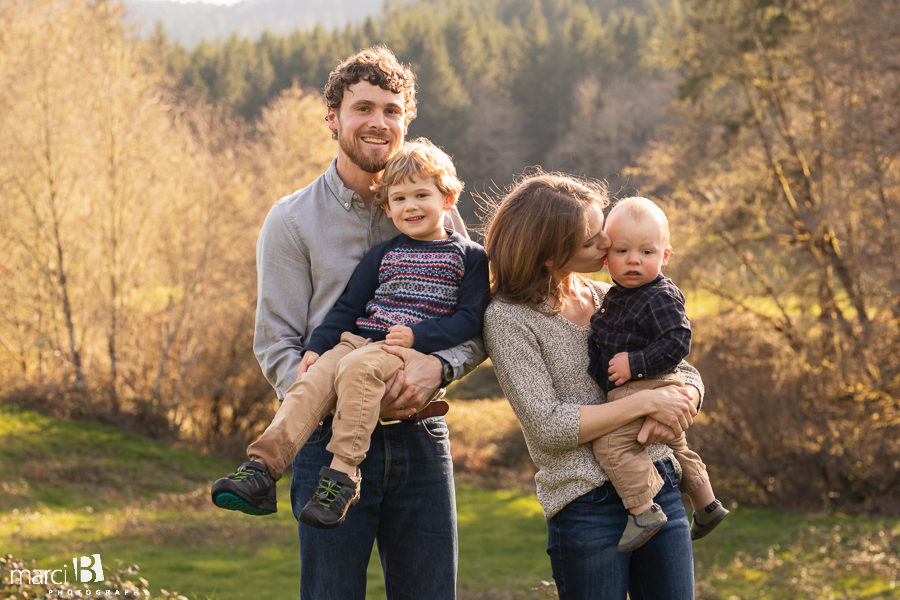 family photographer takes pictures of family with two young boys in Oregon Coast Range - Corvallis professional photographer