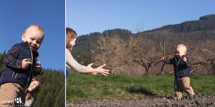 family photographer takes pictures of family with two young boys in Oregon Coast Range - Corvallis professional photographer