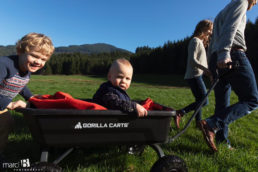 oregon family photos - young family walking boys with wagon in coast range - oregon photographer