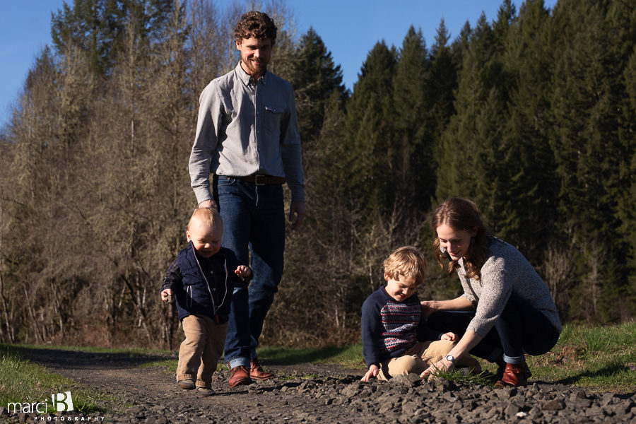 family photographer takes pictures of family with two young boys in Oregon Coast Range - Corvallis family photographer