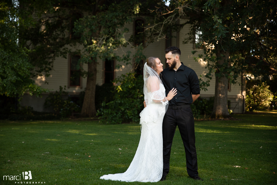 Anna + Devin | Evening Oregon Wedding