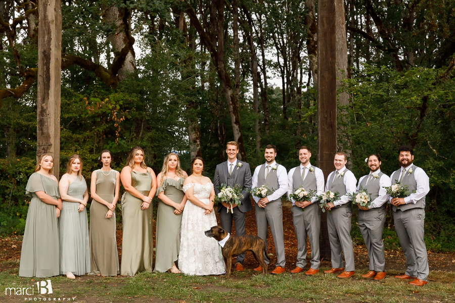 wedding party posing for pictures, grooms with bouquets