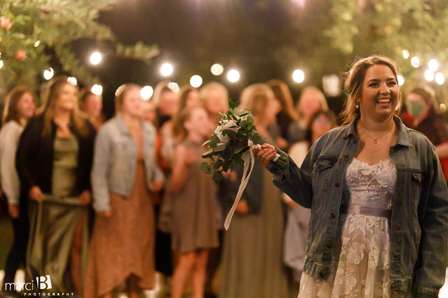 bouquet toss