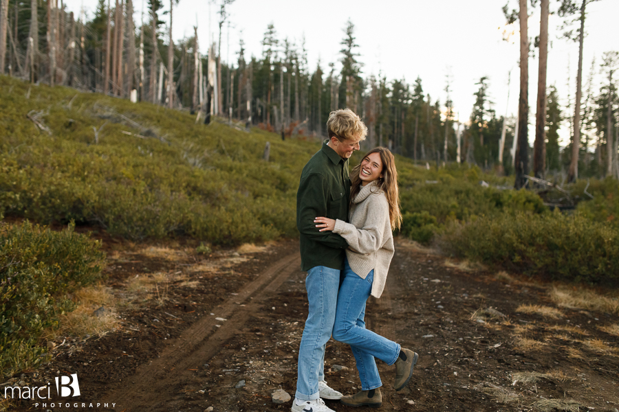 Oregon Engagement Photographer